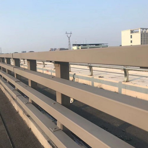 提高四横梁桥梁护栏抗紫外线的能力
